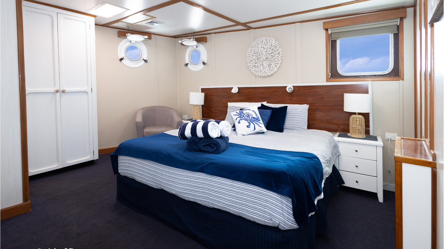 Eco Abrolhos CabinSlider 0006 Cabin 25